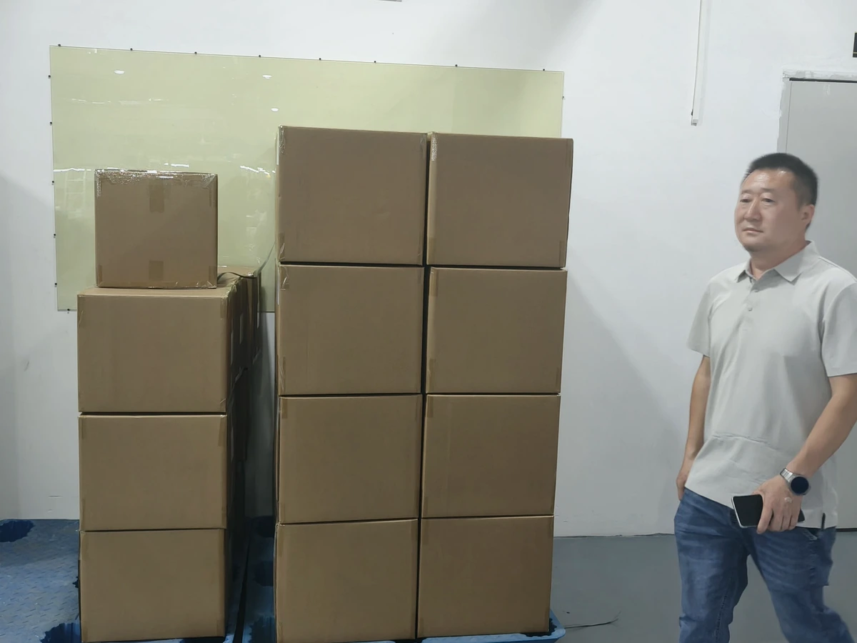 Final packing and carton inspection before shipment